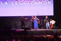 Foto de la galería: La primera noche del Festival del Litoral en la Cascada se disfrutó entre amigos, mates y tererés