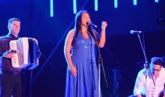 Foto de la galería: La primera noche del Festival del Litoral en la Cascada se disfrutó entre amigos, mates y tererés