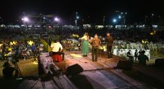 Foto de la galería: La primera noche del Festival del Litoral en la Cascada se disfrutó entre amigos, mates y tererés