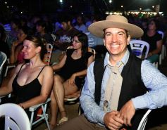 Foto de la galería: La primera noche del Festival del Litoral en la Cascada se disfrutó entre amigos, mates y tererés