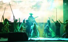 Foto de la galería: La primera noche del Festival del Litoral en la Cascada se disfrutó entre amigos, mates y tererés