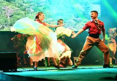 Foto de la galería: La primera noche del Festival del Litoral en la Cascada se disfrutó entre amigos, mates y tererés