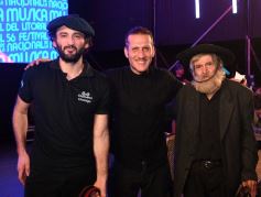 Foto de la galería: La primera noche del Festival del Litoral en la Cascada se disfrutó entre amigos, mates y tererés