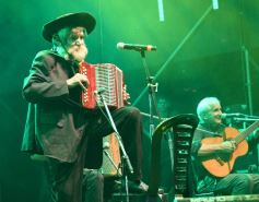 Foto de la galería: La primera noche del Festival del Litoral en la Cascada se disfrutó entre amigos, mates y tererés