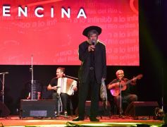 Foto de la galería: La primera noche del Festival del Litoral en la Cascada se disfrutó entre amigos, mates y tererés