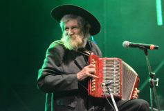 Foto de la galería: La primera noche del Festival del Litoral en la Cascada se disfrutó entre amigos, mates y tererés