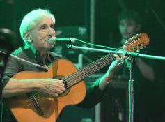 Foto de la galería: La primera noche del Festival del Litoral en la Cascada se disfrutó entre amigos, mates y tererés