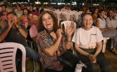Foto de la galería: La primera noche del Festival del Litoral en la Cascada se disfrutó entre amigos, mates y tererés