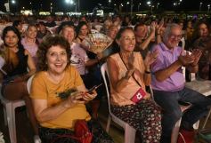 Foto de la galería: La primera noche del Festival del Litoral en la Cascada se disfrutó entre amigos, mates y tererés