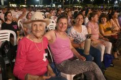 Foto de la galería: La primera noche del Festival del Litoral en la Cascada se disfrutó entre amigos, mates y tererés