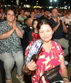 Foto de la galería: La primera noche del Festival del Litoral en la Cascada se disfrutó entre amigos, mates y tererés