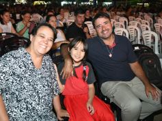 Foto de la galería: La primera noche del Festival del Litoral en la Cascada se disfrutó entre amigos, mates y tererés