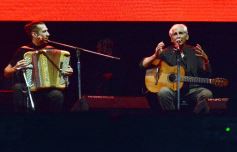 Foto de la galería: La primera noche del Festival del Litoral en la Cascada se disfrutó entre amigos, mates y tererés