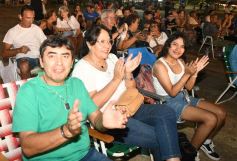 Foto de la galería: La primera noche del Festival del Litoral en la Cascada se disfrutó entre amigos, mates y tererés