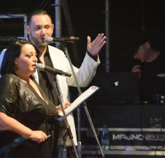 Foto de la galería: La primera noche del Festival del Litoral en la Cascada se disfrutó entre amigos, mates y tererés