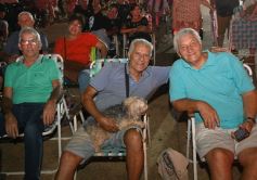 Foto de la galería: La primera noche del Festival del Litoral en la Cascada se disfrutó entre amigos, mates y tererés