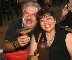 Foto de la galería: La primera noche del Festival del Litoral en la Cascada se disfrutó entre amigos, mates y tererés