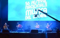 Foto de la galería: La primera noche del Festival del Litoral en la Cascada se disfrutó entre amigos, mates y tererés