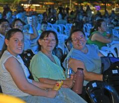Foto de la galería: La primera noche del Festival del Litoral en la Cascada se disfrutó entre amigos, mates y tererés