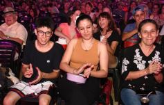 Foto de la galería: La primera noche del Festival del Litoral en la Cascada se disfrutó entre amigos, mates y tererés