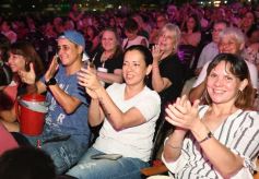 Foto de la galería: La primera noche del Festival del Litoral en la Cascada se disfrutó entre amigos, mates y tererés
