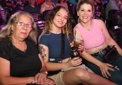 Foto de la galería: La primera noche del Festival del Litoral en la Cascada se disfrutó entre amigos, mates y tererés
