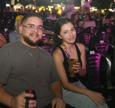 Foto de la galería: La primera noche del Festival del Litoral en la Cascada se disfrutó entre amigos, mates y tererés