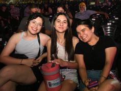 Foto de la galería: La primera noche del Festival del Litoral en la Cascada se disfrutó entre amigos, mates y tererés