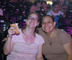 Foto de la galería: La primera noche del Festival del Litoral en la Cascada se disfrutó entre amigos, mates y tererés