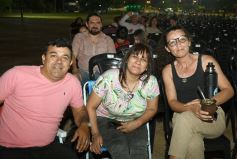 Foto de la galería: La primera noche del Festival del Litoral en la Cascada se disfrutó entre amigos, mates y tererés