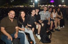 Foto de la galería: La primera noche del Festival del Litoral en la Cascada se disfrutó entre amigos, mates y tererés