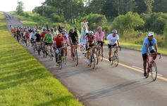 Foto de la galería: Miles de biciperegrinos con devoción y fe pedalearon a la Basílica de Itatí 