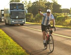 Foto de la galería: Miles de biciperegrinos con devoción y fe pedalearon a la Basílica de Itatí 