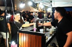 Foto de la galería: Fiesta en calle Colón: la FesTreaming despidió el año con música en vivo y sorpresas