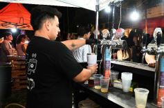 Foto de la galería: Fiesta en calle Colón: la FesTreaming despidió el año con música en vivo y sorpresas