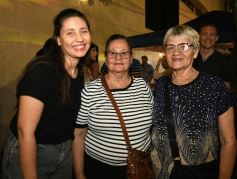 Foto de la galería: Fiesta en calle Colón: la FesTreaming despidió el año con música en vivo y sorpresas