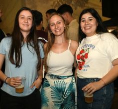 Foto de la galería: Fiesta en calle Colón: la FesTreaming despidió el año con música en vivo y sorpresas