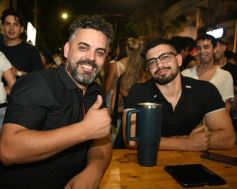 Foto de la galería: Fiesta en calle Colón: la FesTreaming despidió el año con música en vivo y sorpresas