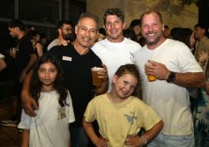 Foto de la galería: Fiesta en calle Colón: la FesTreaming despidió el año con música en vivo y sorpresas