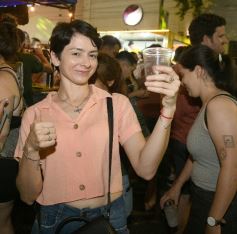 Foto de la galería: Fiesta en calle Colón: la FesTreaming despidió el año con música en vivo y sorpresas