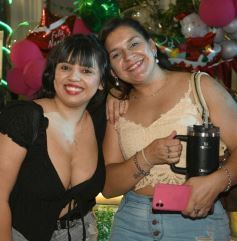 Foto de la galería: Fiesta en calle Colón: la FesTreaming despidió el año con música en vivo y sorpresas