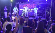 Foto de la galería: Fiesta en calle Colón: la FesTreaming despidió el año con música en vivo y sorpresas