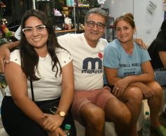 Foto de la galería: Fiesta en calle Colón: la FesTreaming despidió el año con música en vivo y sorpresas