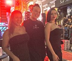 Foto de la galería: Fiesta en calle Colón: la FesTreaming despidió el año con música en vivo y sorpresas