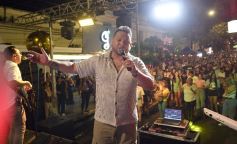 Foto de la galería: Fiesta en calle Colón: la FesTreaming despidió el año con música en vivo y sorpresas