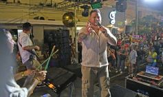 Foto de la galería: Fiesta en calle Colón: la FesTreaming despidió el año con música en vivo y sorpresas