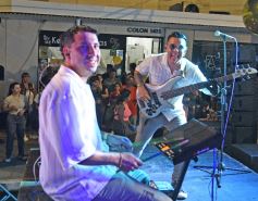 Foto de la galería: Fiesta en calle Colón: la FesTreaming despidió el año con música en vivo y sorpresas