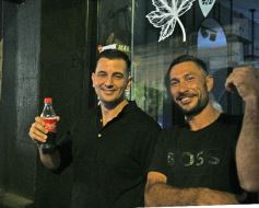 Foto de la galería: Fiesta en calle Colón: la FesTreaming despidió el año con música en vivo y sorpresas