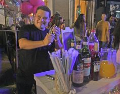 Foto de la galería: Fiesta en calle Colón: la FesTreaming despidió el año con música en vivo y sorpresas