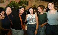 Foto de la galería: Fiesta en calle Colón: la FesTreaming despidió el año con música en vivo y sorpresas